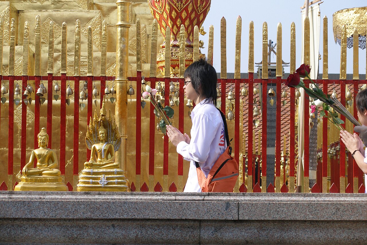 Templo dorado de Doi Suthep en Chiang Mai