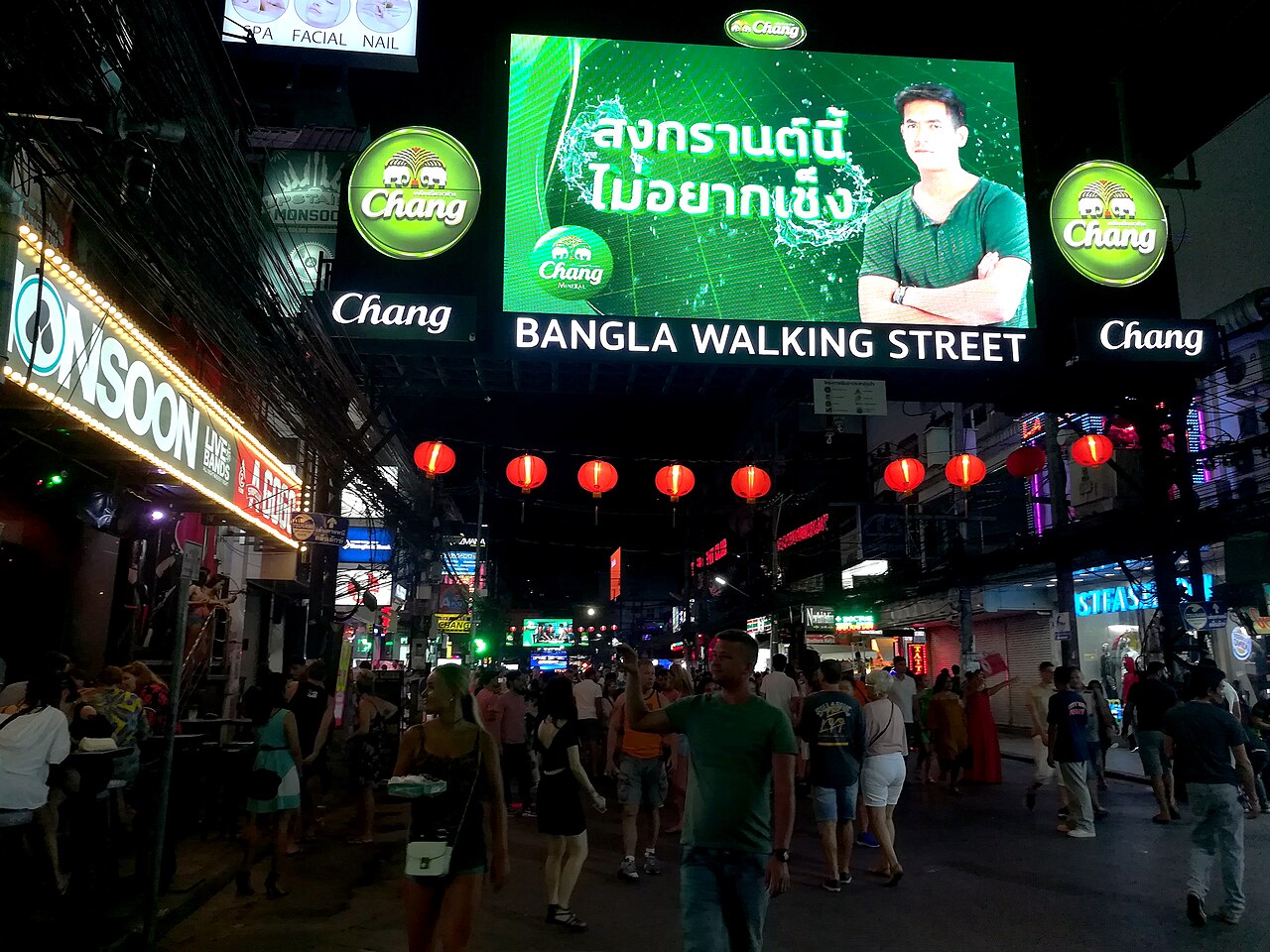 Bangla Road de Patong de noche